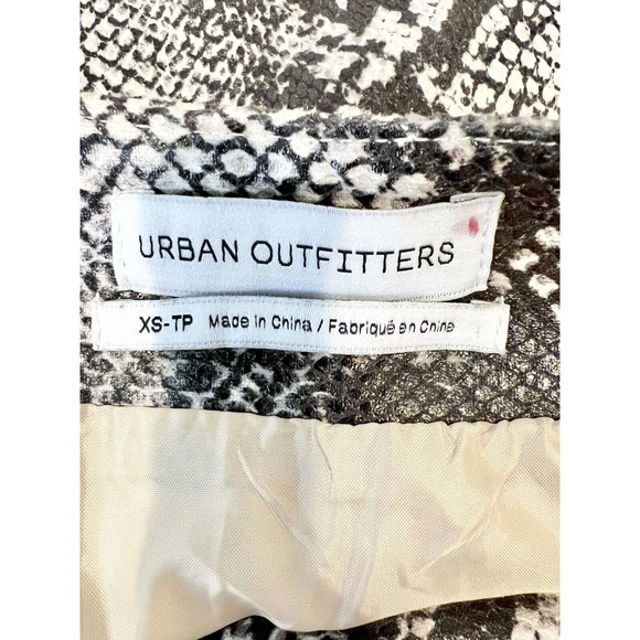 Urban Outfitters Womens Snake Skin Print XS Mini Skirt EUC - Picture 3 of 3